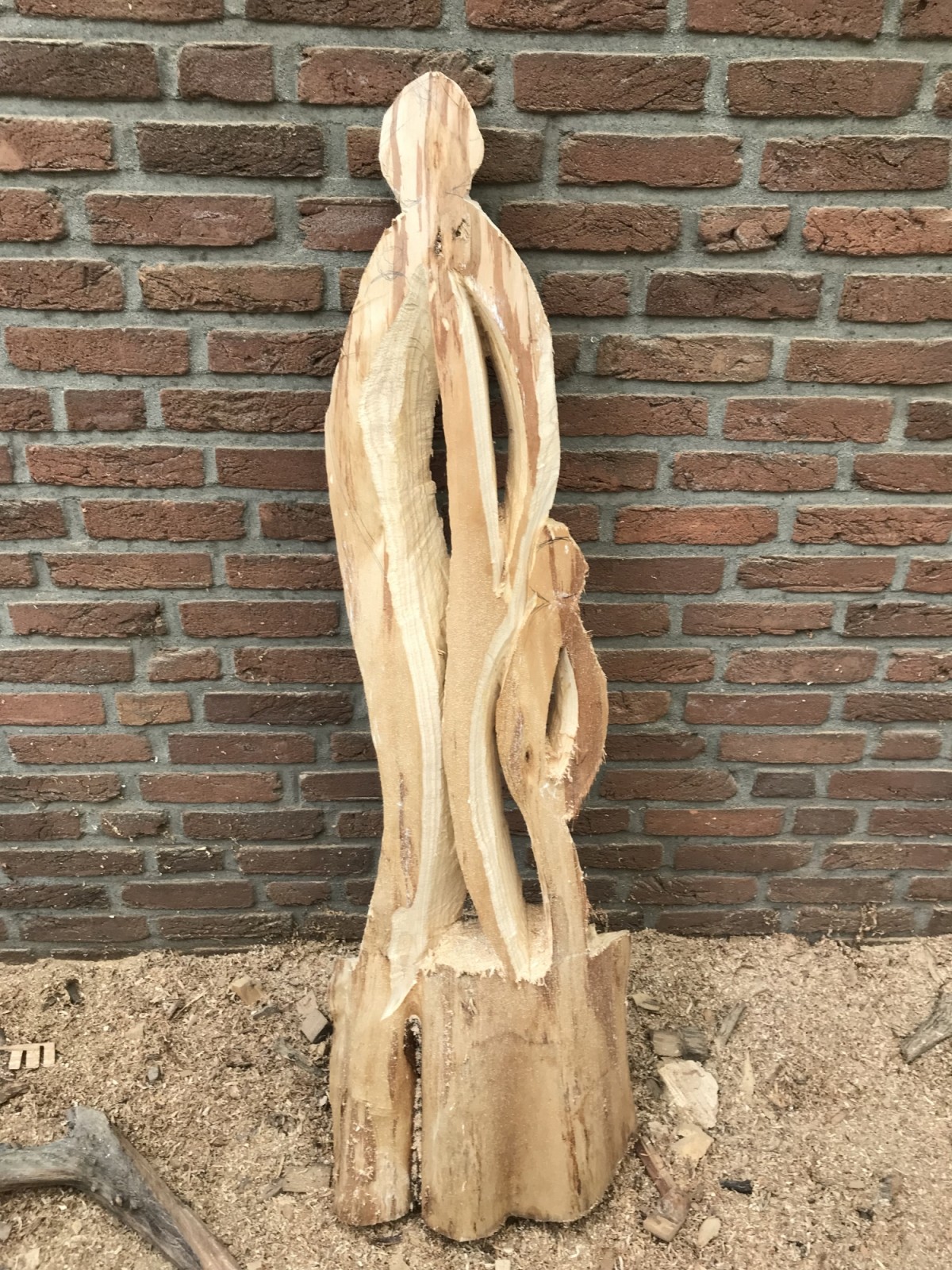 Das Mutter-Kind-Projekt (manche sprechen gar von Herz-Jesus-Schnitzerei) - Abwarten - das könnte etwas werden, Ich bin gespannt.