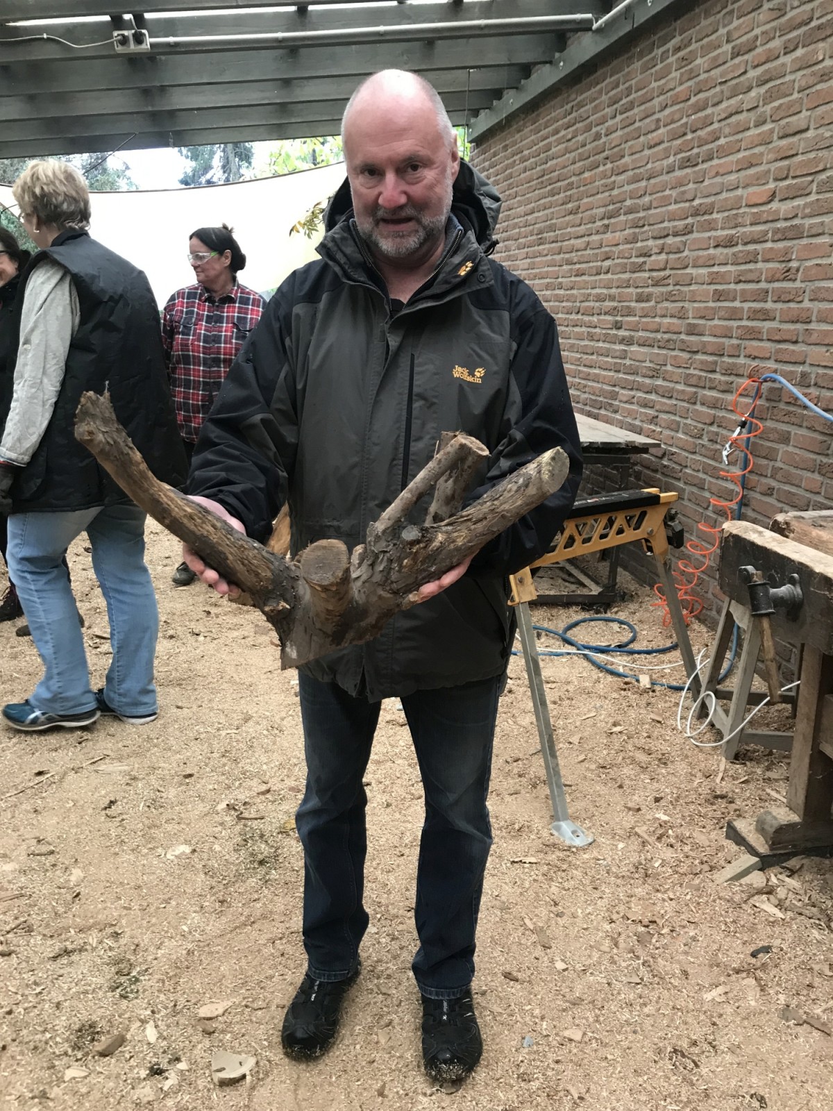 Karl hat schon am Freitag erkannt, dass der im Holz verborgen war