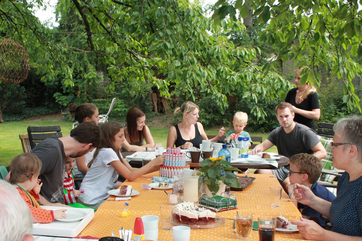 Und so geht es natürlich zukünftig nicht mehr: Brunch an der großen Tafel