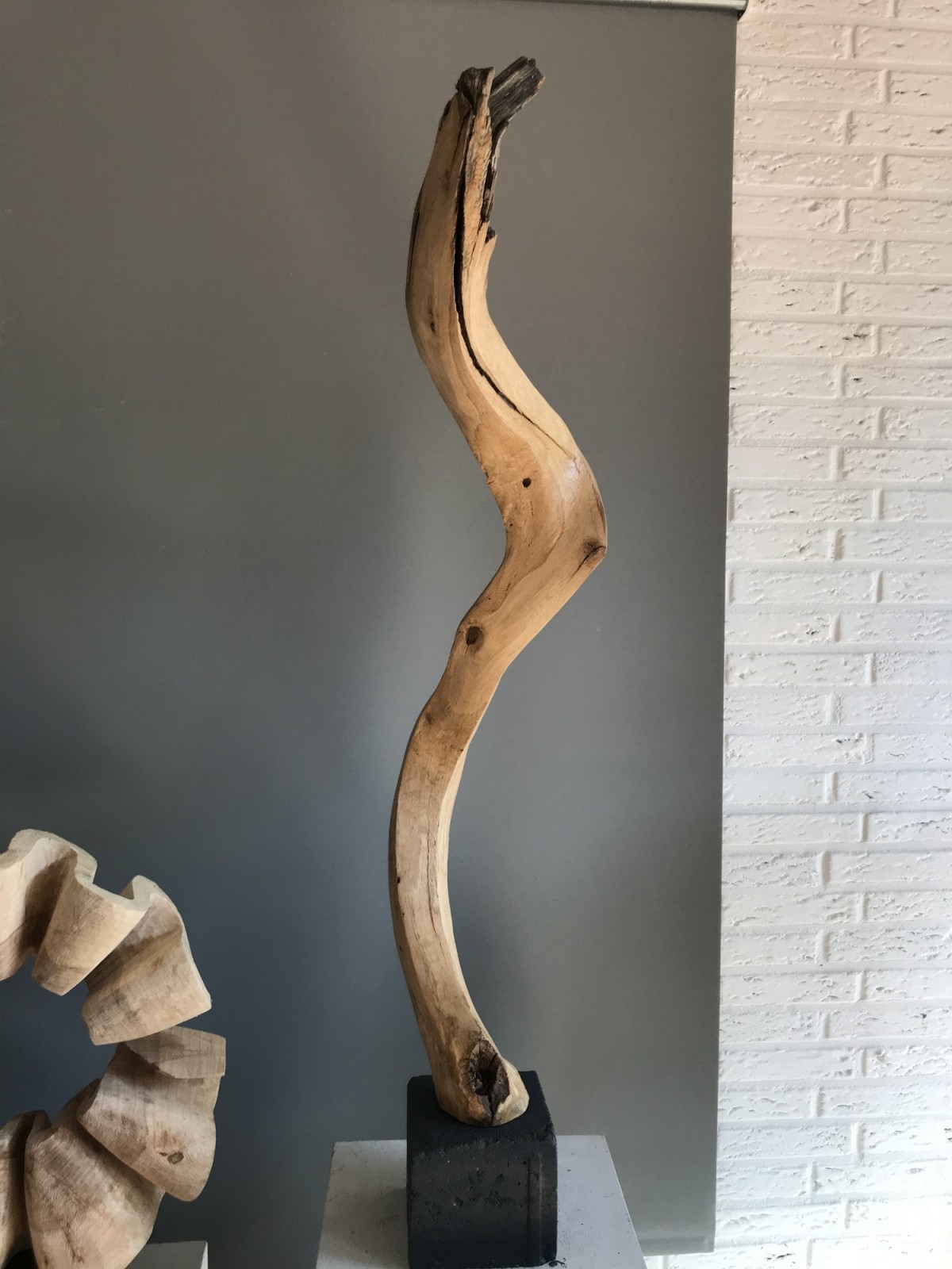 - aufgesockelt und edelgewachst