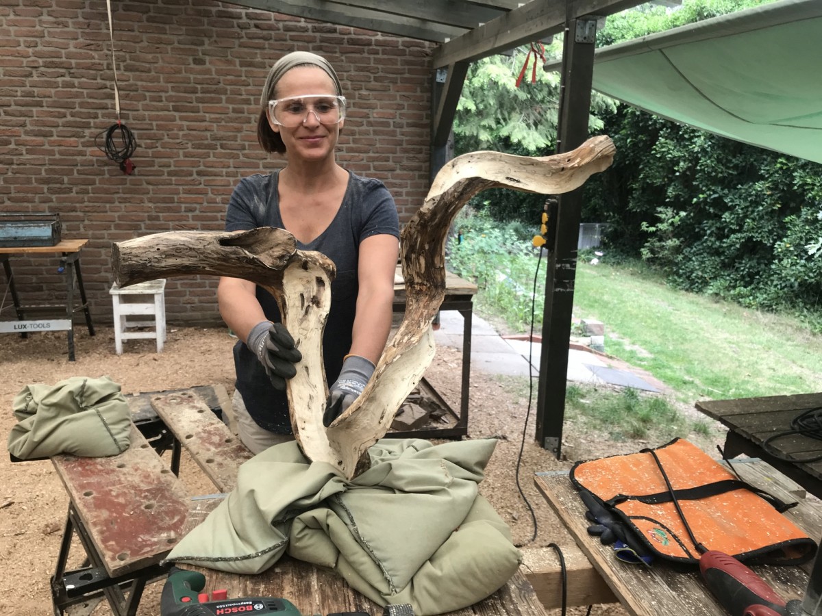 Susanne bei der Arbeit