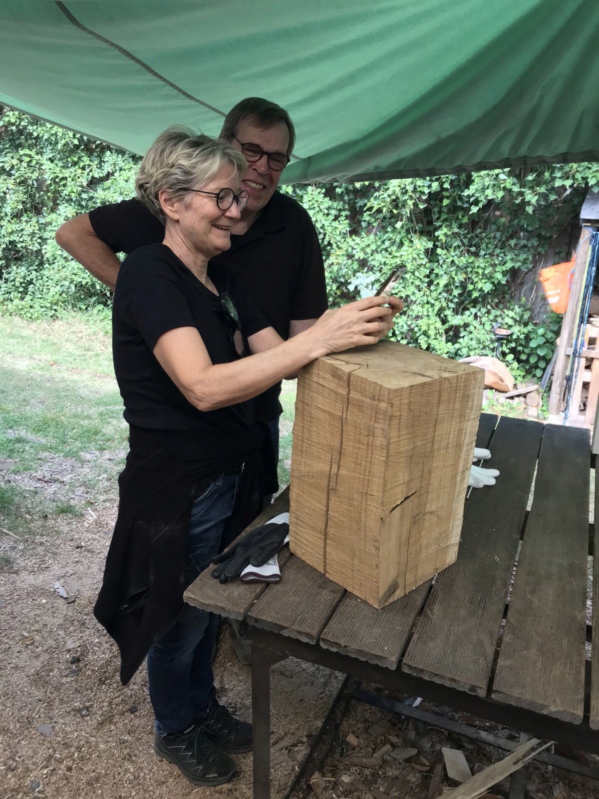 Birgit erklärt Josef die Welt