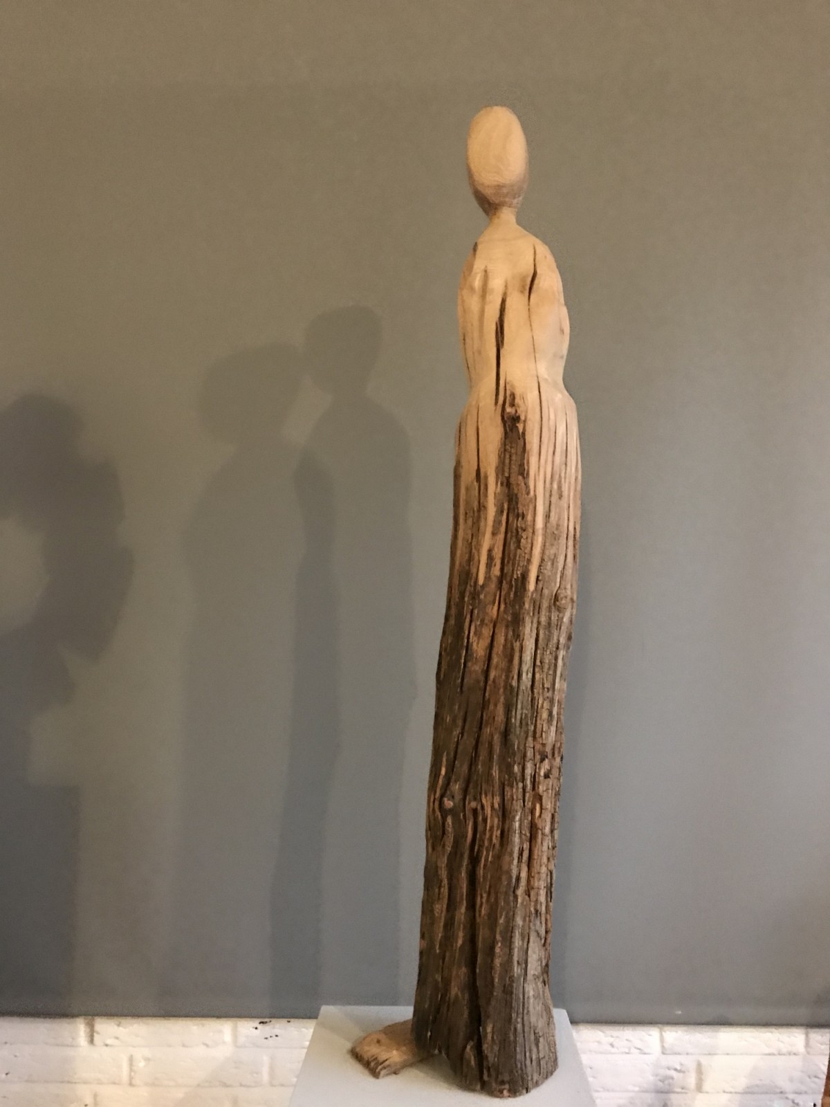- schlanke Frauenfigur