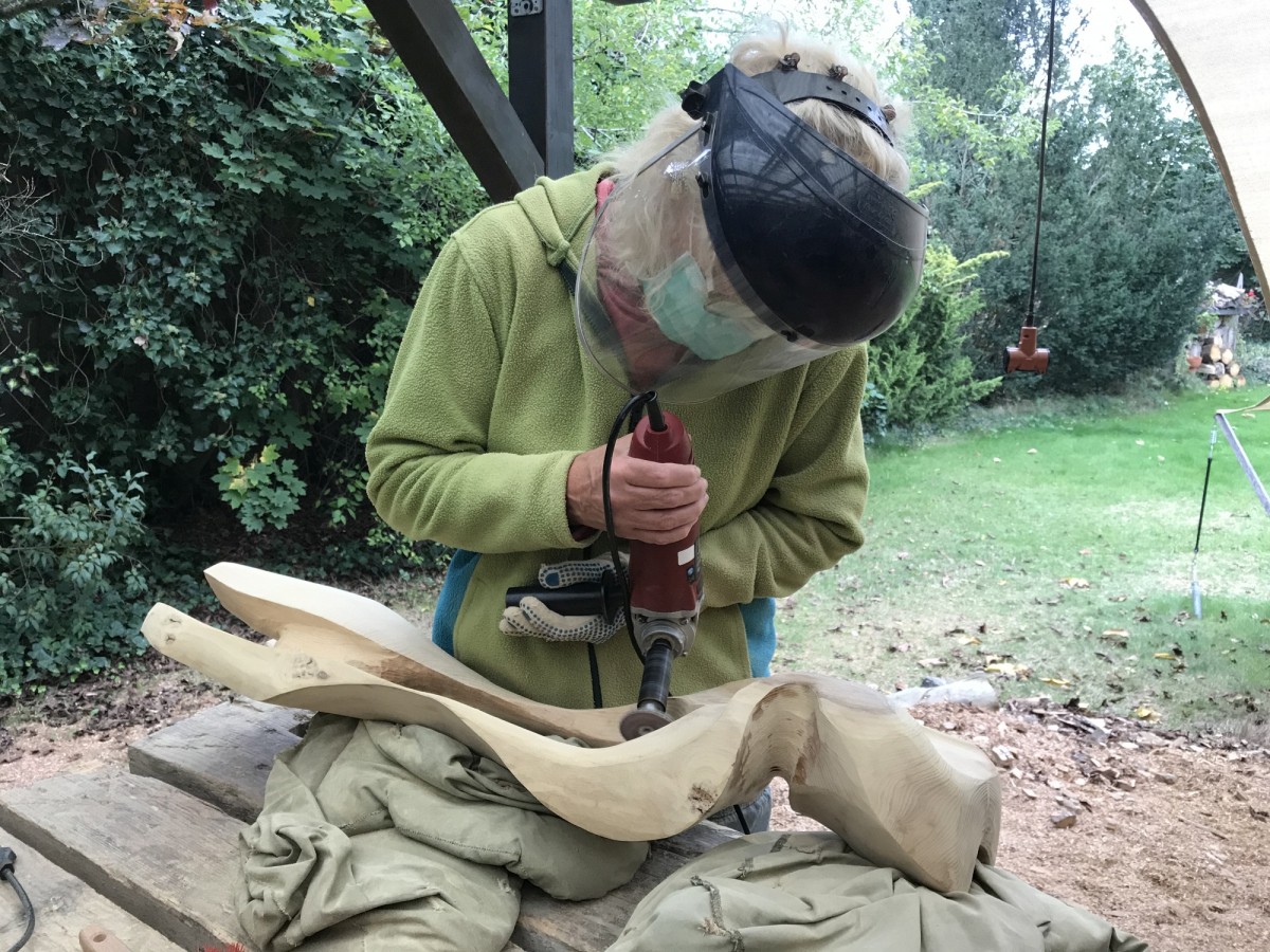 Gaby in Feinarbeit vertieft