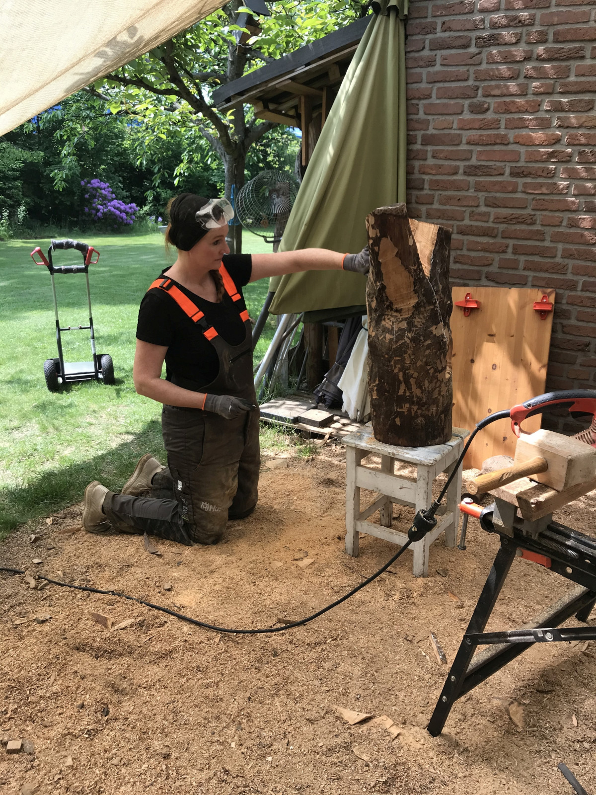 ein Holz zum Niederknien