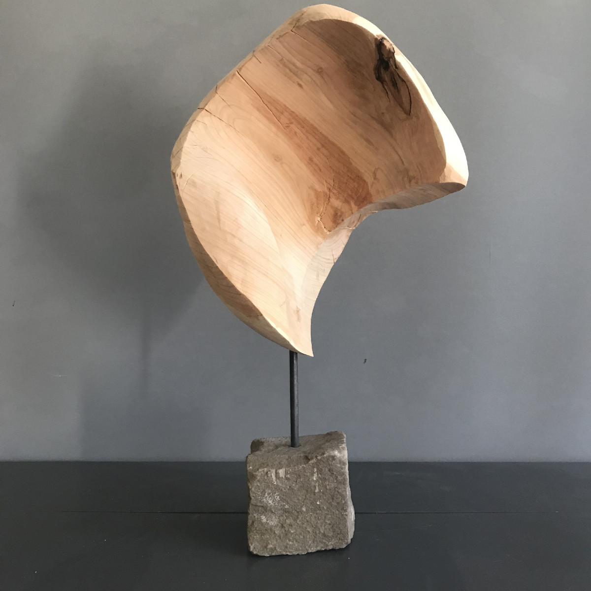 in Stein gebohrte Kirsche