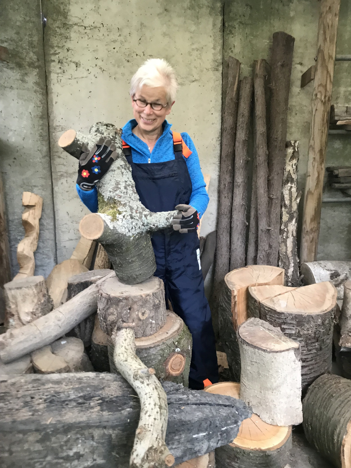 Gaby hat sich spontan verliebt (Gaby, lass uns einen Shop aufmachen "Das perfekte outfit für Workshops bei SkulpTour". Du gibst das Model, ich mach die Bilder und bekomme Prozente.