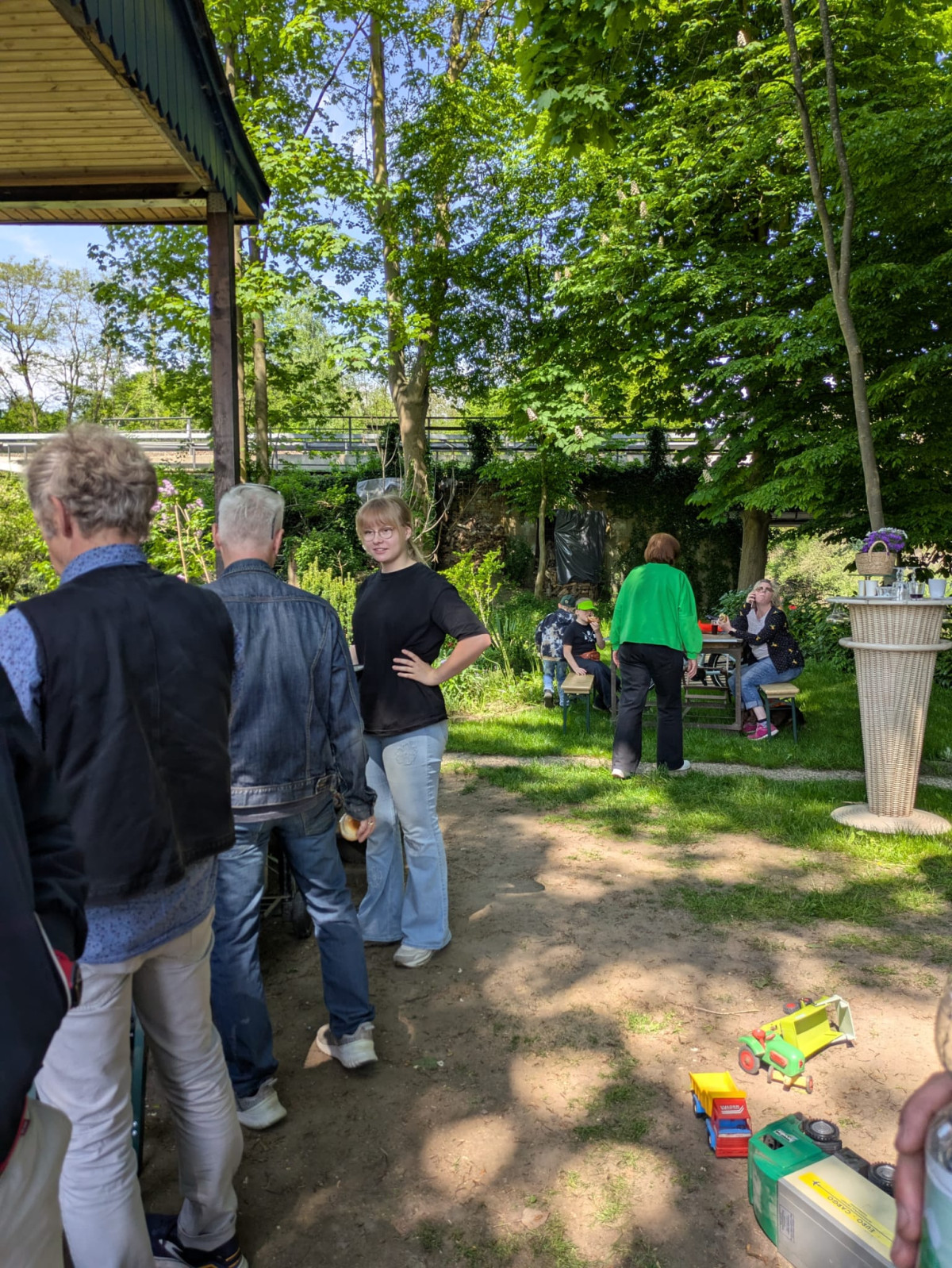 Die Schlange am Grill