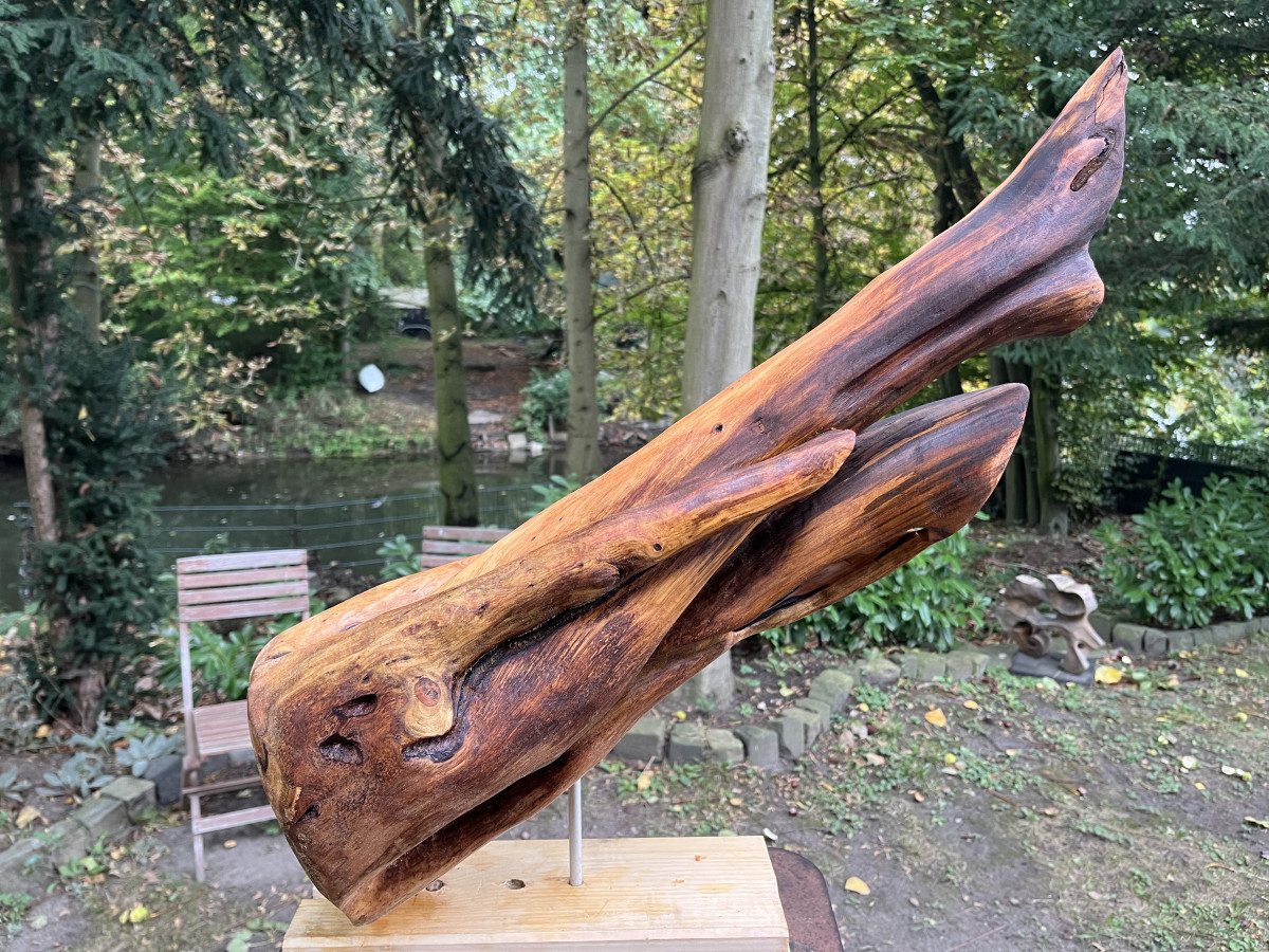 Beas Skulptur aus Kirsche