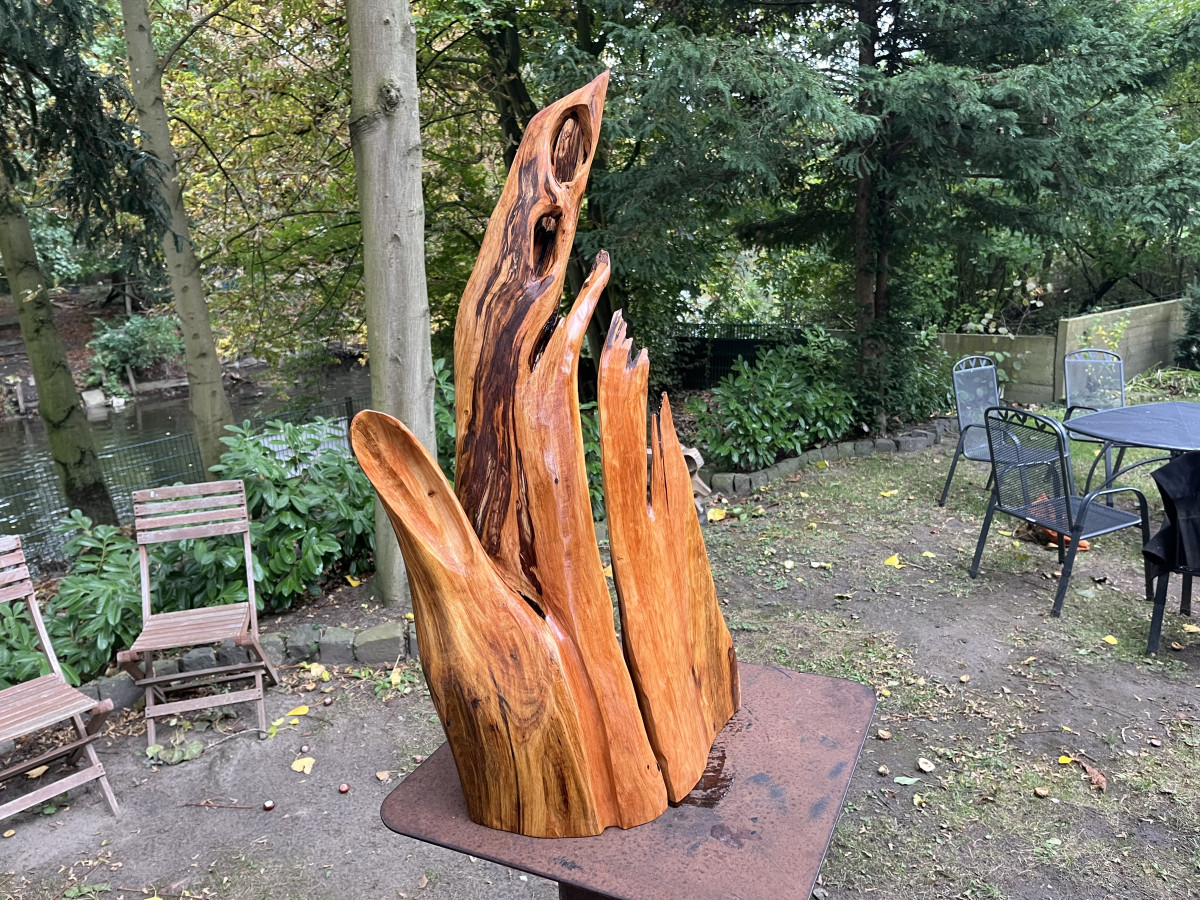 Margit Skulptur aus Kirsche